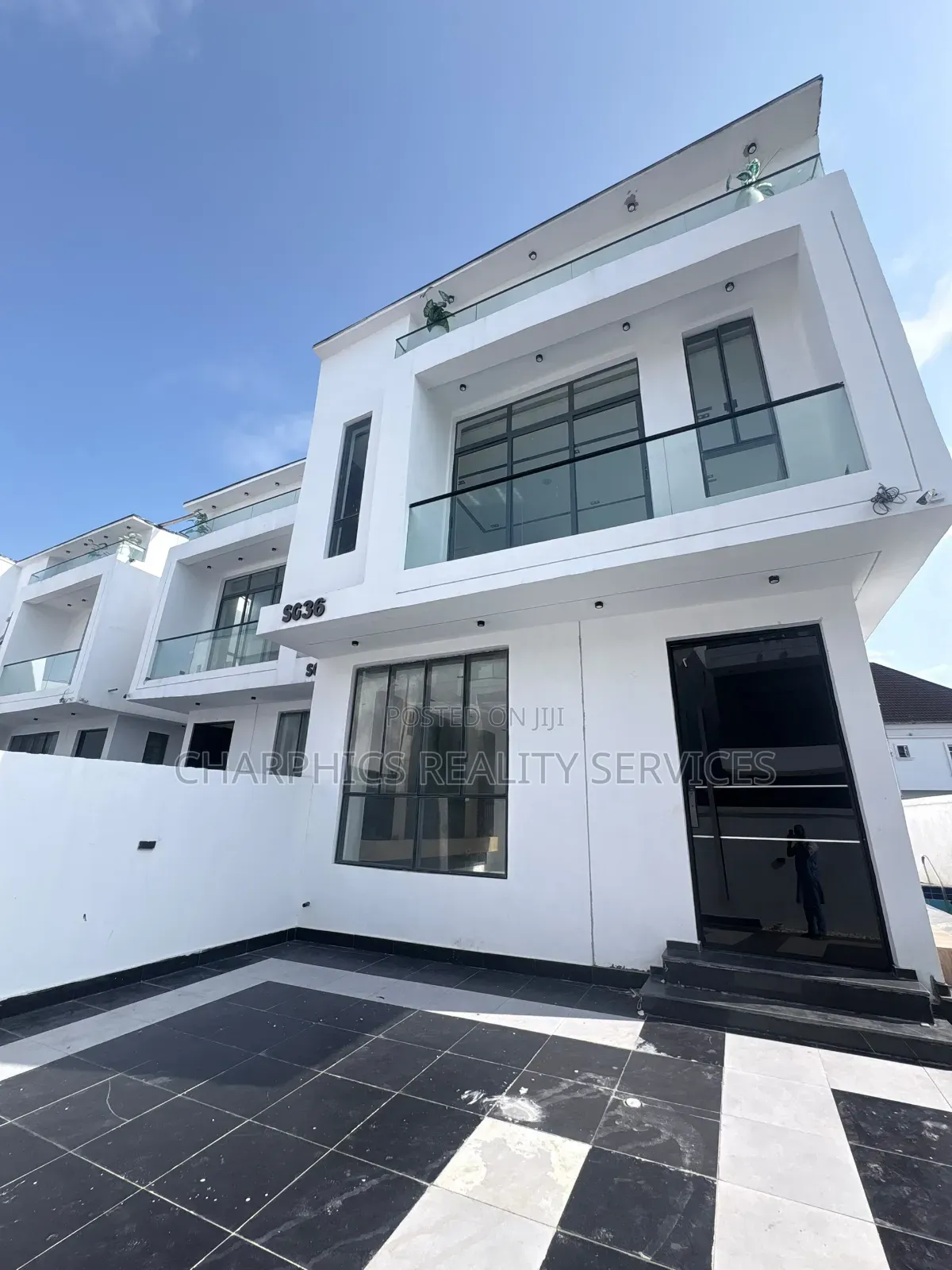 4bdrm Duplex in Chevron for sale in Chevron