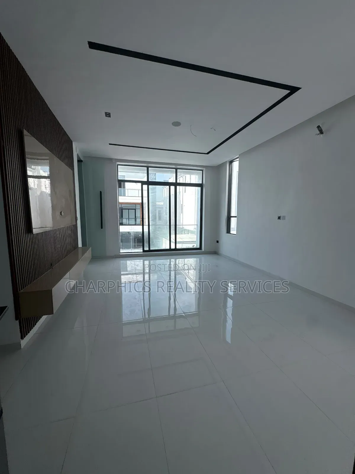 4bdrm Duplex in Chevron for sale in Chevron