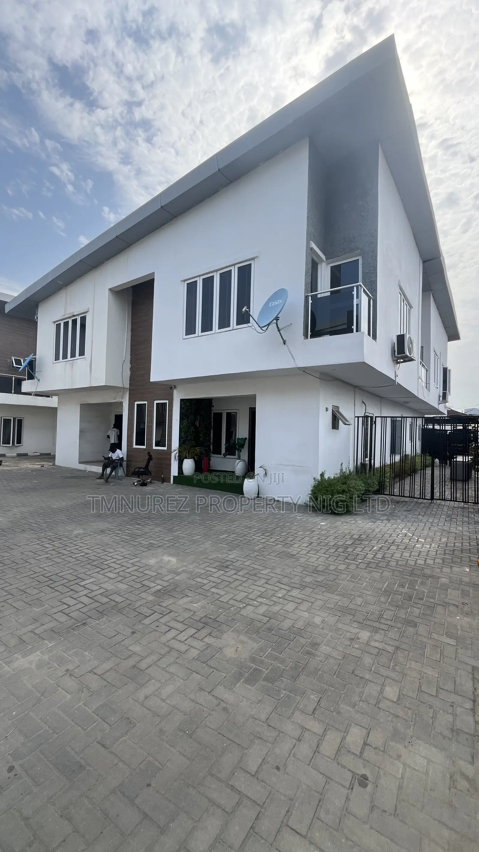 2bdrm Apartment in Good Mini Court At for rent in Chevron