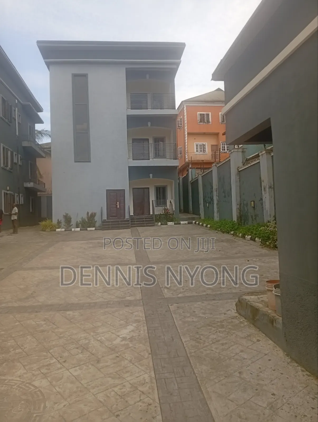 2bdrm Block of Flats in Parliamentary, Calabar for sale in Calabar