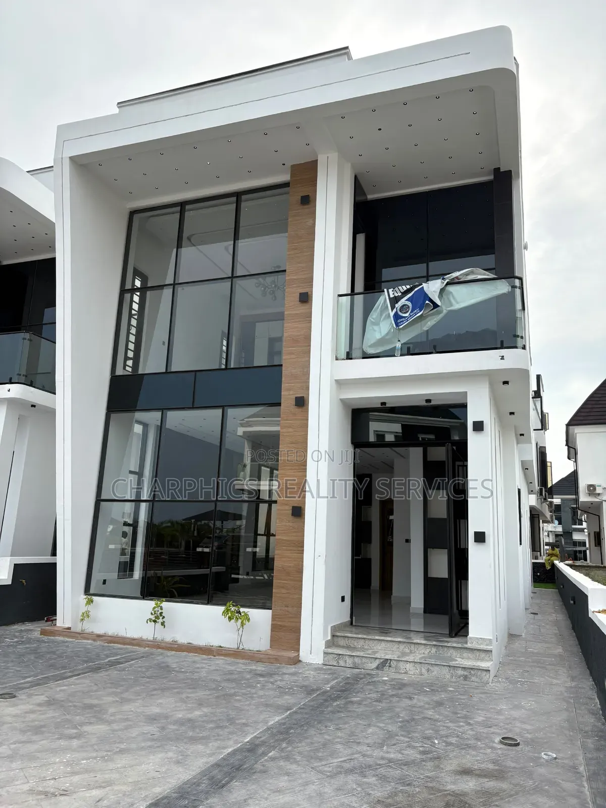 5bdrm Duplex in Ikota for sale in Ikota