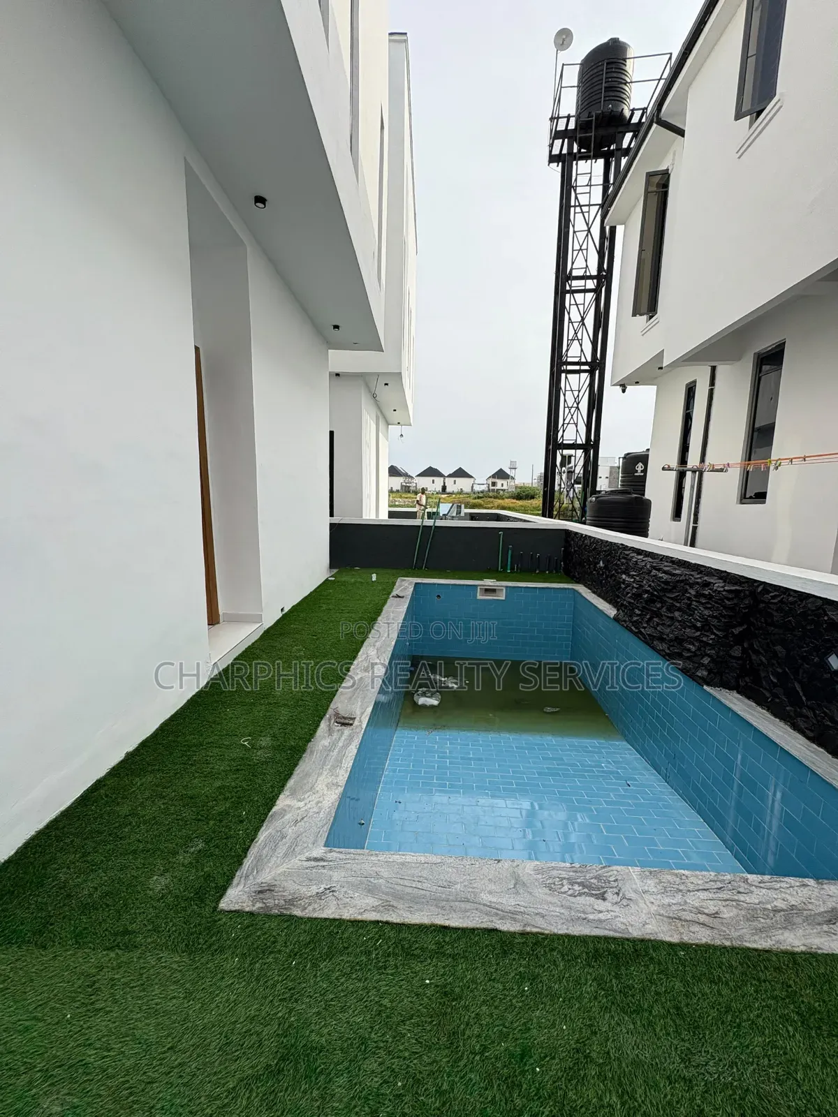 5bdrm Duplex in Ikota for sale in Ikota