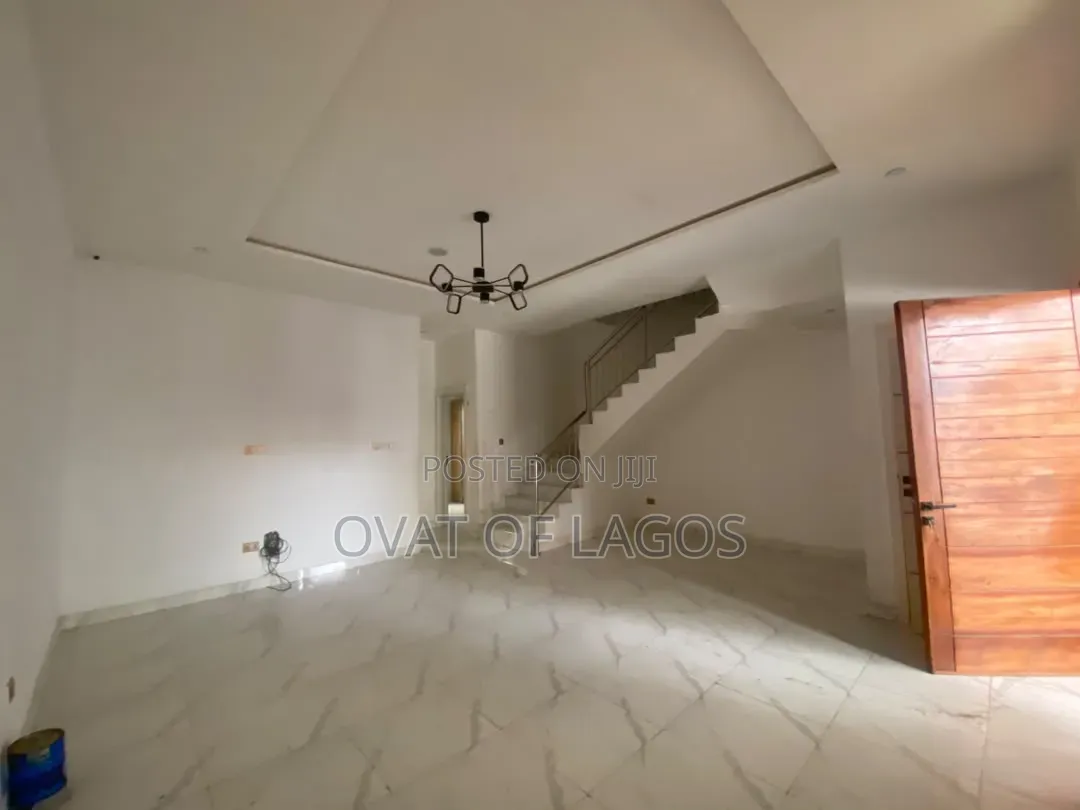 4bdrm Duplex in Ikota Villa for rent in Ikota