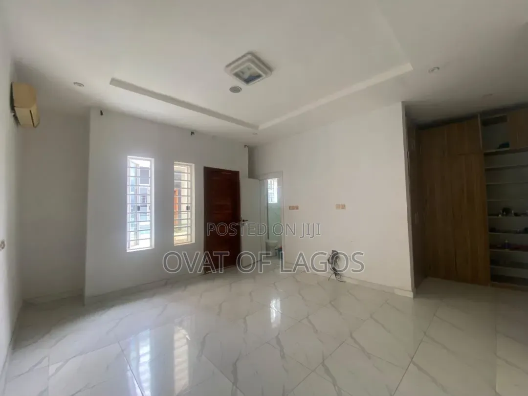 4bdrm Duplex in Ikota Villa for rent in Ikota