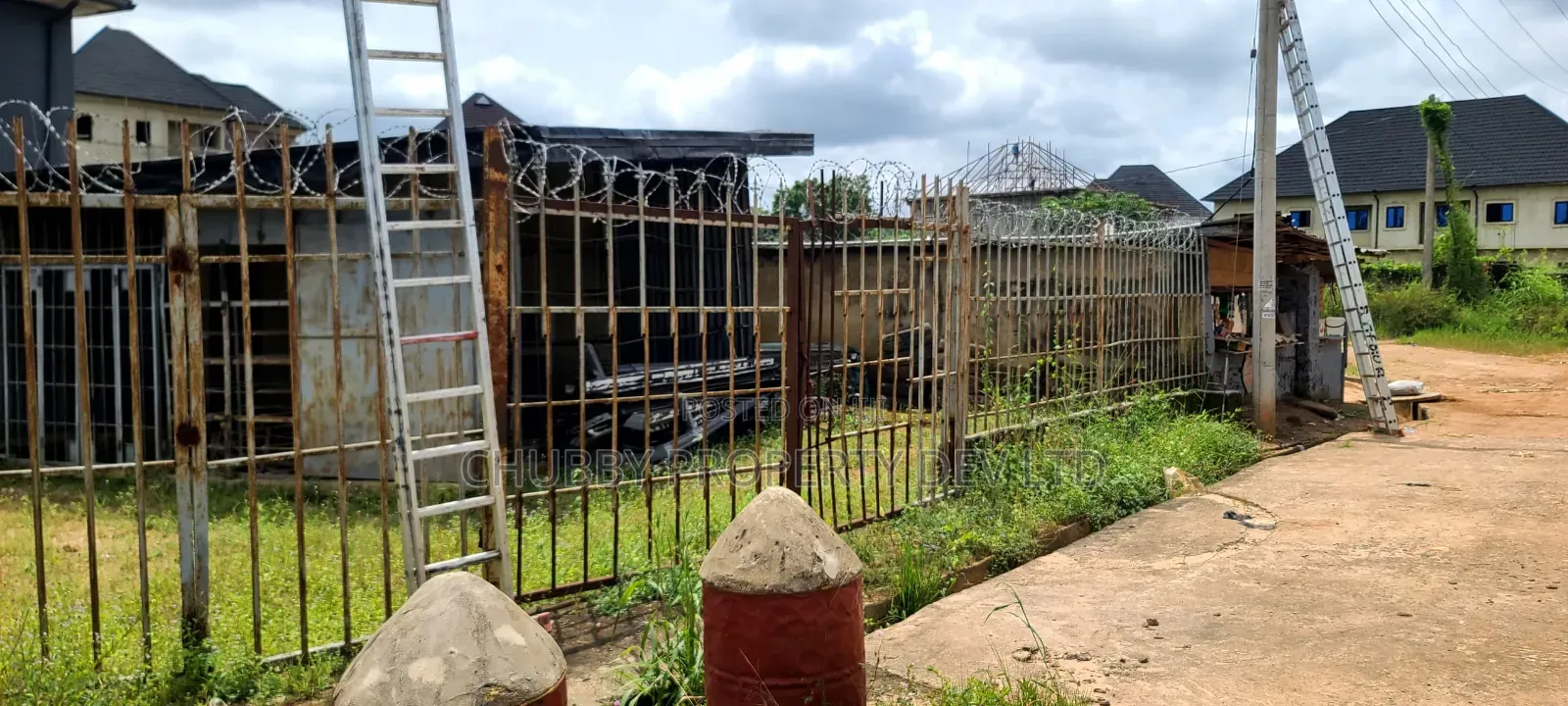 One Plot of Land With a Gate for Sale in Umuahia in Umuahia
