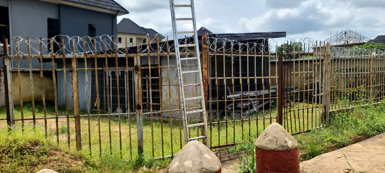 One Plot of Land With a Gate for Sale in Umuahia in Umuahia
