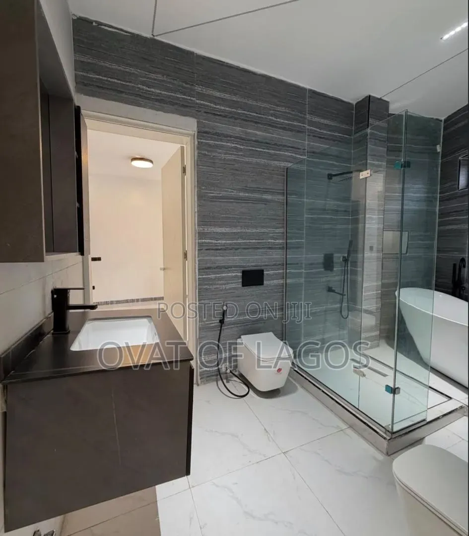 5bdrm Duplex in Osapa london for sale in Osapa london