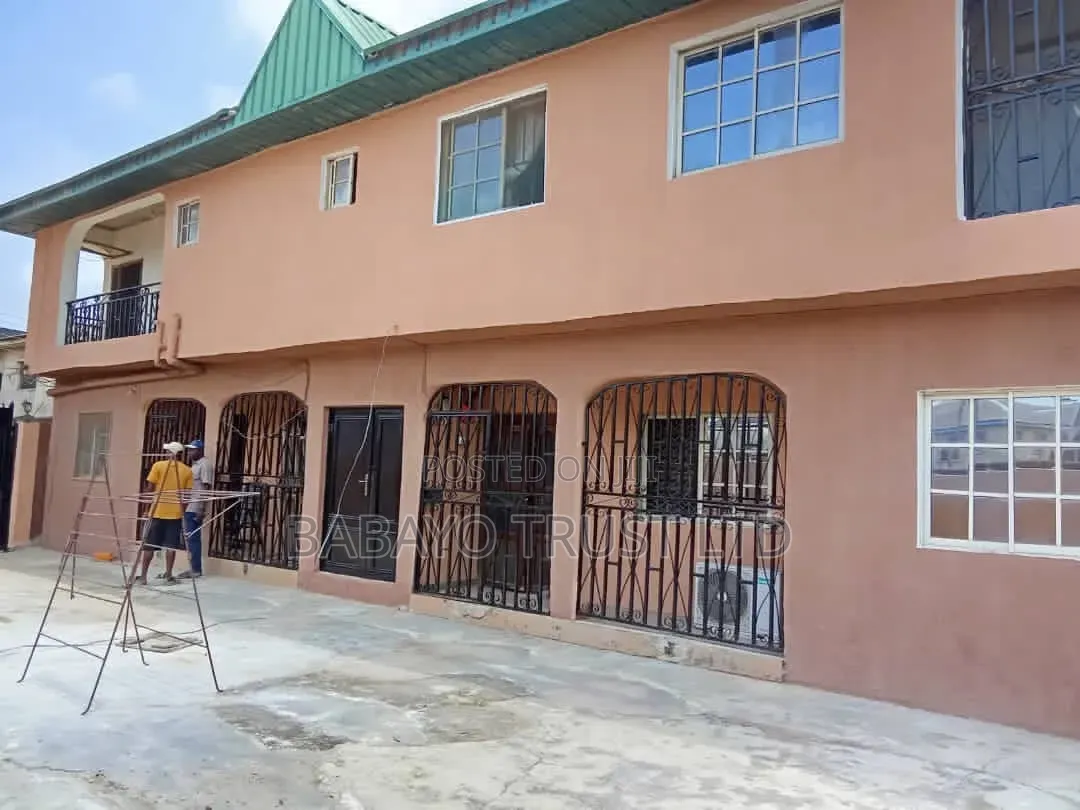 11bdrm Block of Flats in Akesan for sale in Akesan