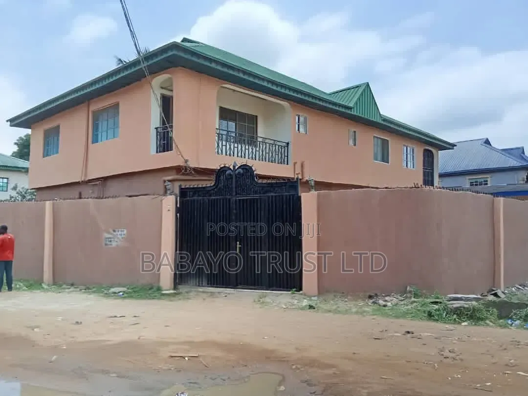 11bdrm Block of Flats in Akesan for sale in Akesan