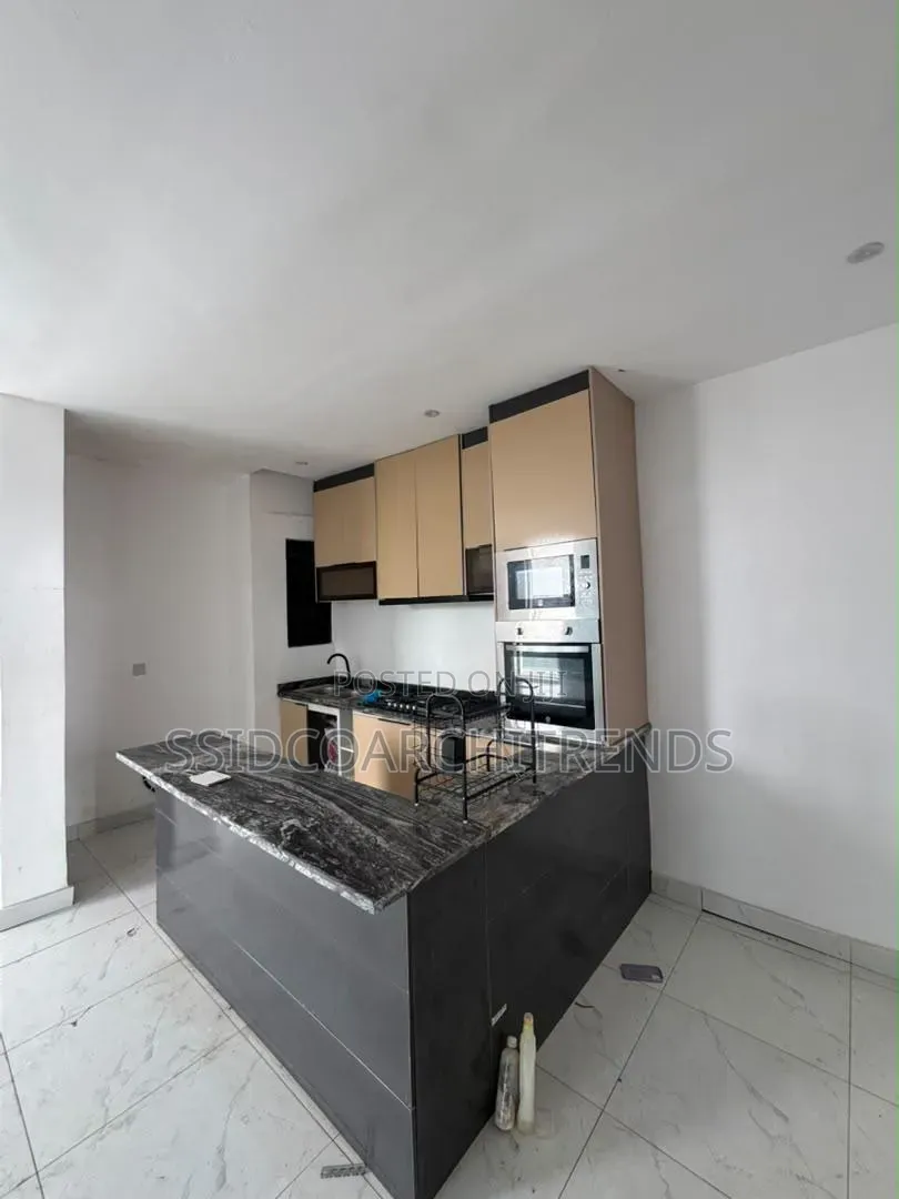 2bdrm Apartment in Gated Compound, Chevron for rent in Chevron