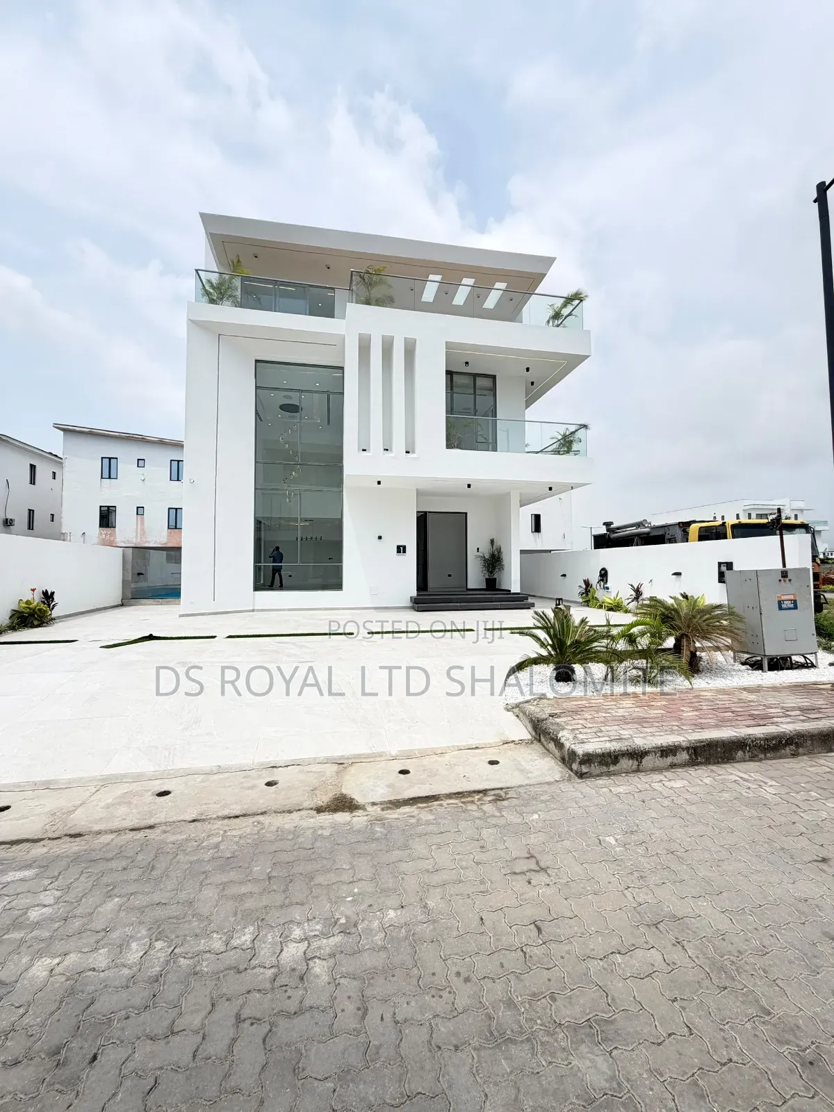 5bdrm Duplex in Ikate for sale in Ikate