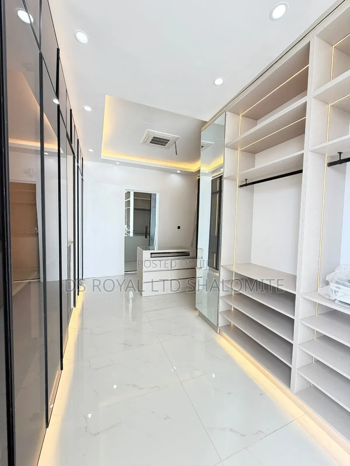5bdrm Duplex in Ikate for sale in Ikate