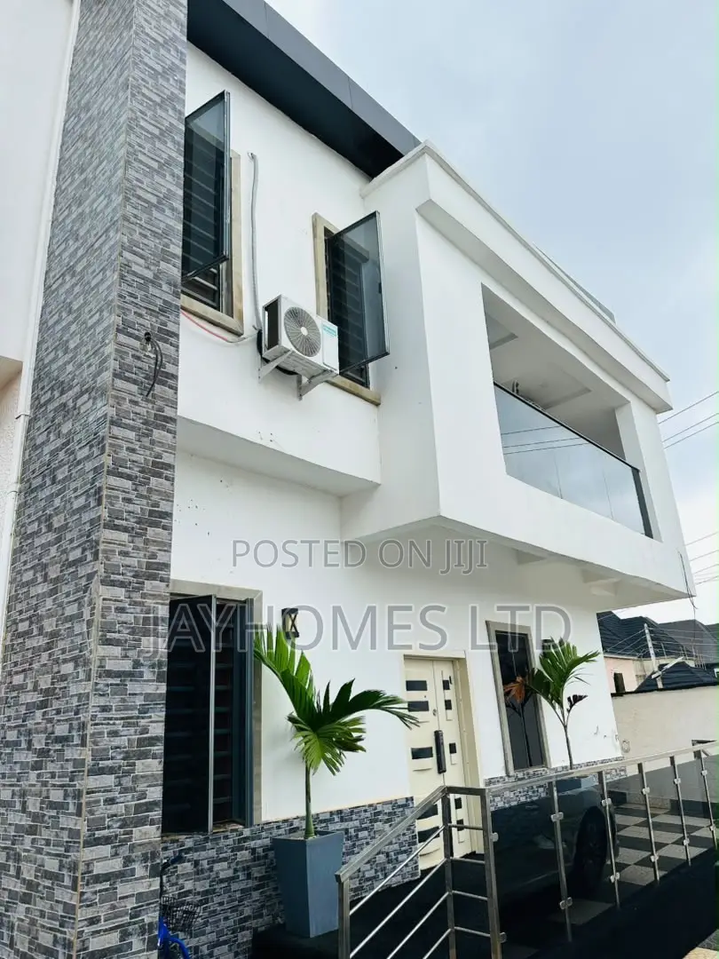 4bdrm Duplex in Redeem Road, Oshimili South for sale in Oshimili South