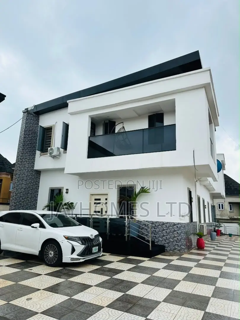 4bdrm Duplex in Redeem Road, Oshimili South for sale in Oshimili South