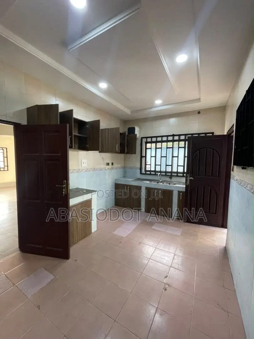 3bdrm Bungalow in Sylvanus Okon, Uyo for rent in Uyo