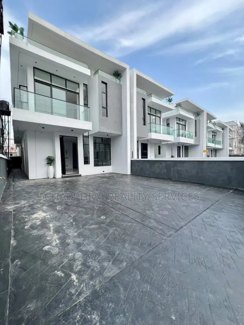4bdrm Duplex in Ikota for sale in Ikota