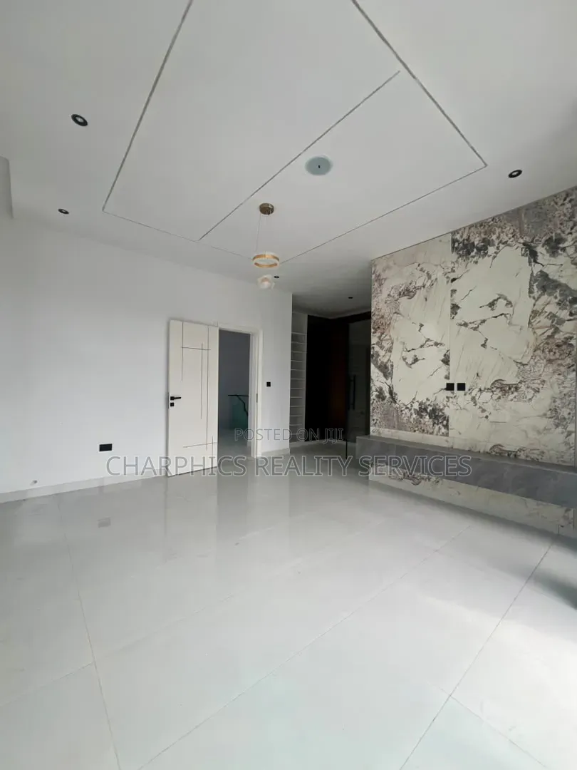 4bdrm Duplex in Ikota for sale in Ikota