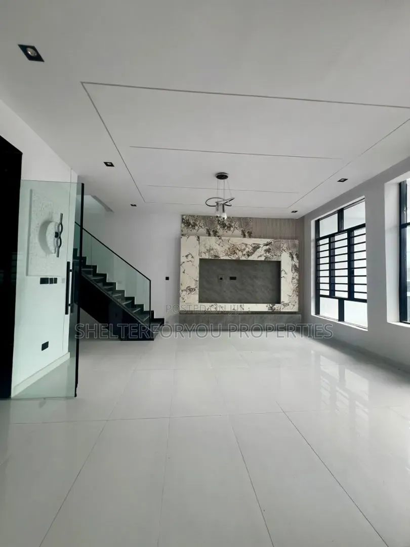 4bdrm Duplex in Ikota for sale in Ikota