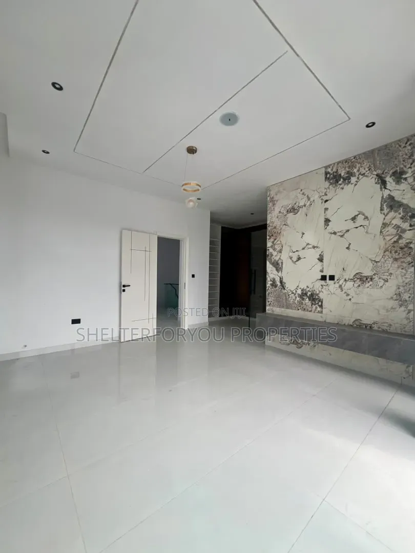 4bdrm Duplex in Ikota for sale in Ikota