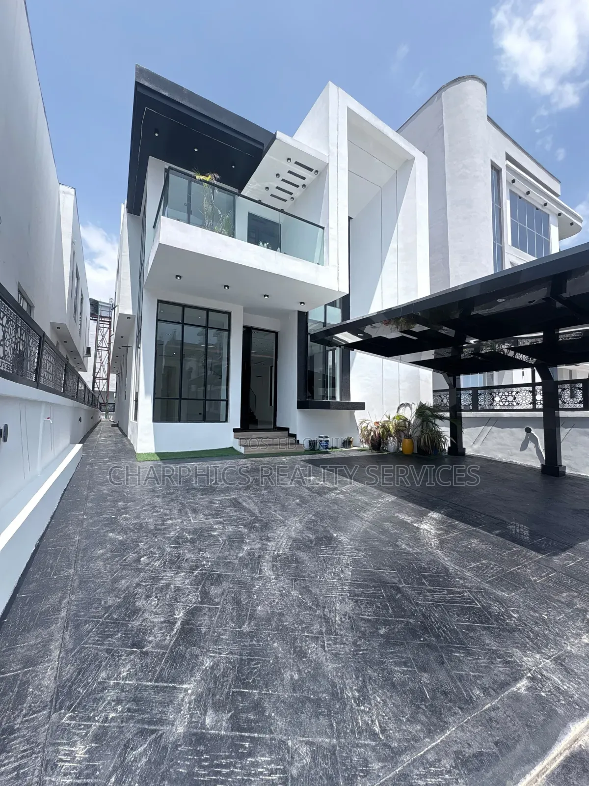 5bdrm Duplex in Chevron for sale in Chevron