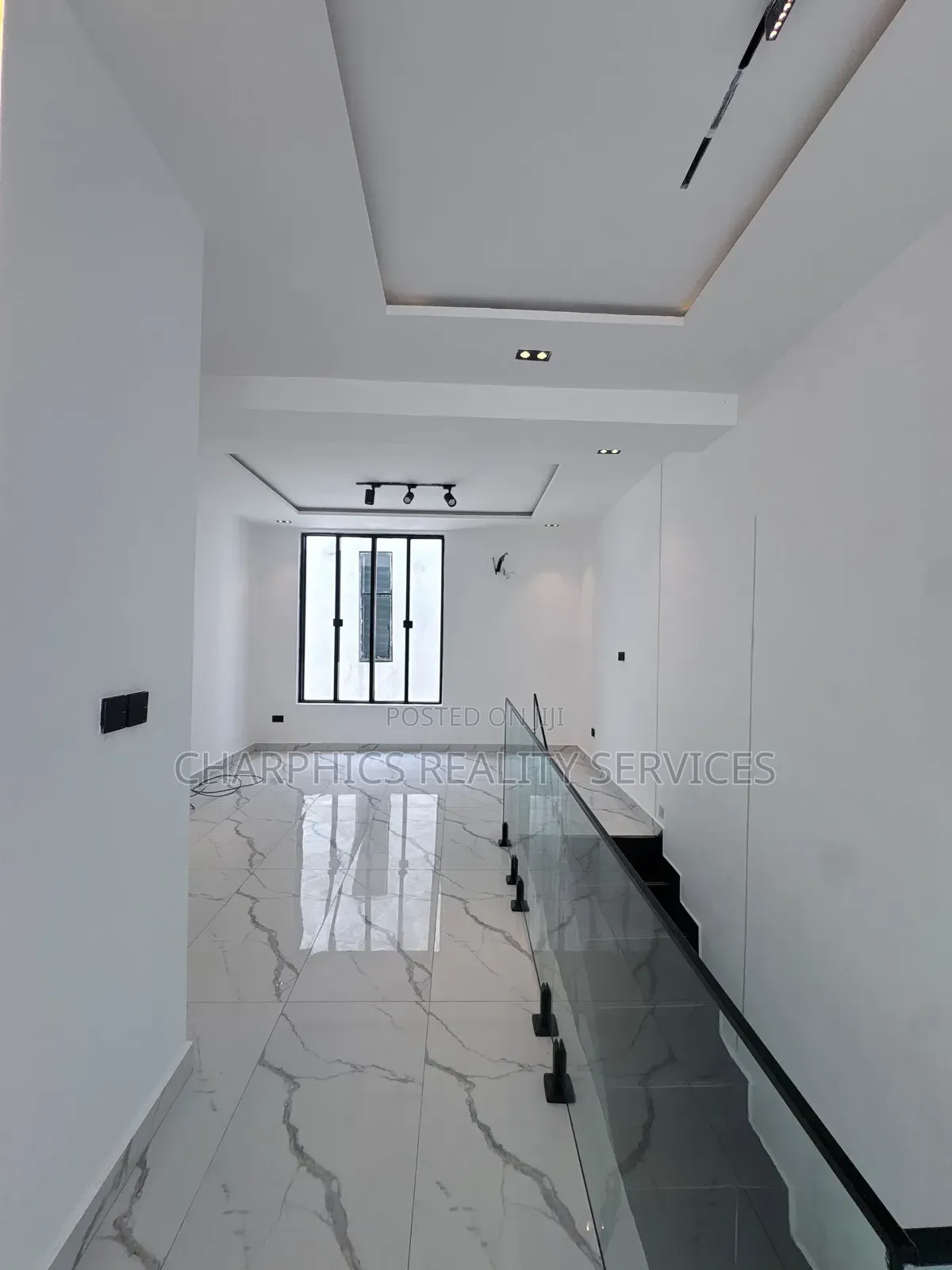 5bdrm Duplex in Chevron for sale in Chevron