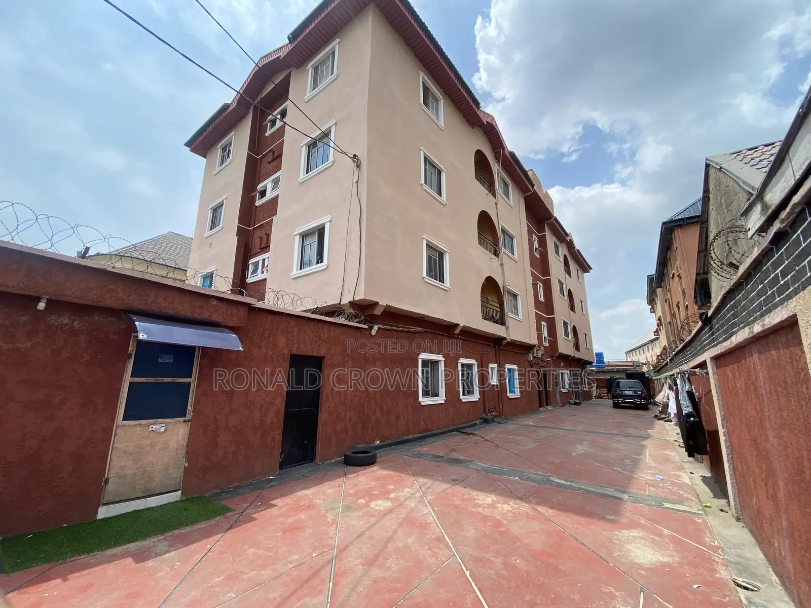 2bdrm Block of Flats in Satellite Town for sale in Satellite Town