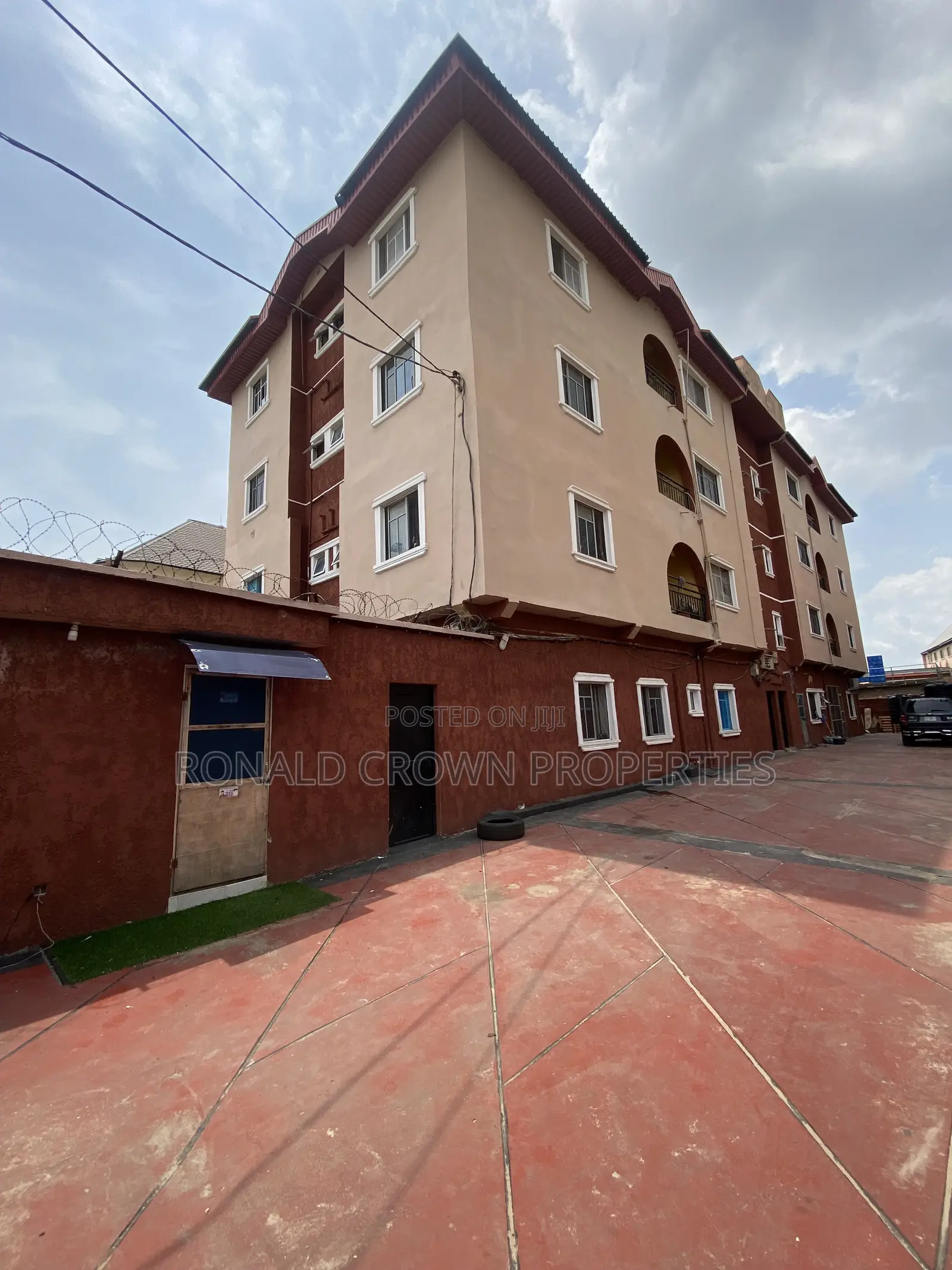 2bdrm Block of Flats in Satellite Town for sale in Satellite Town