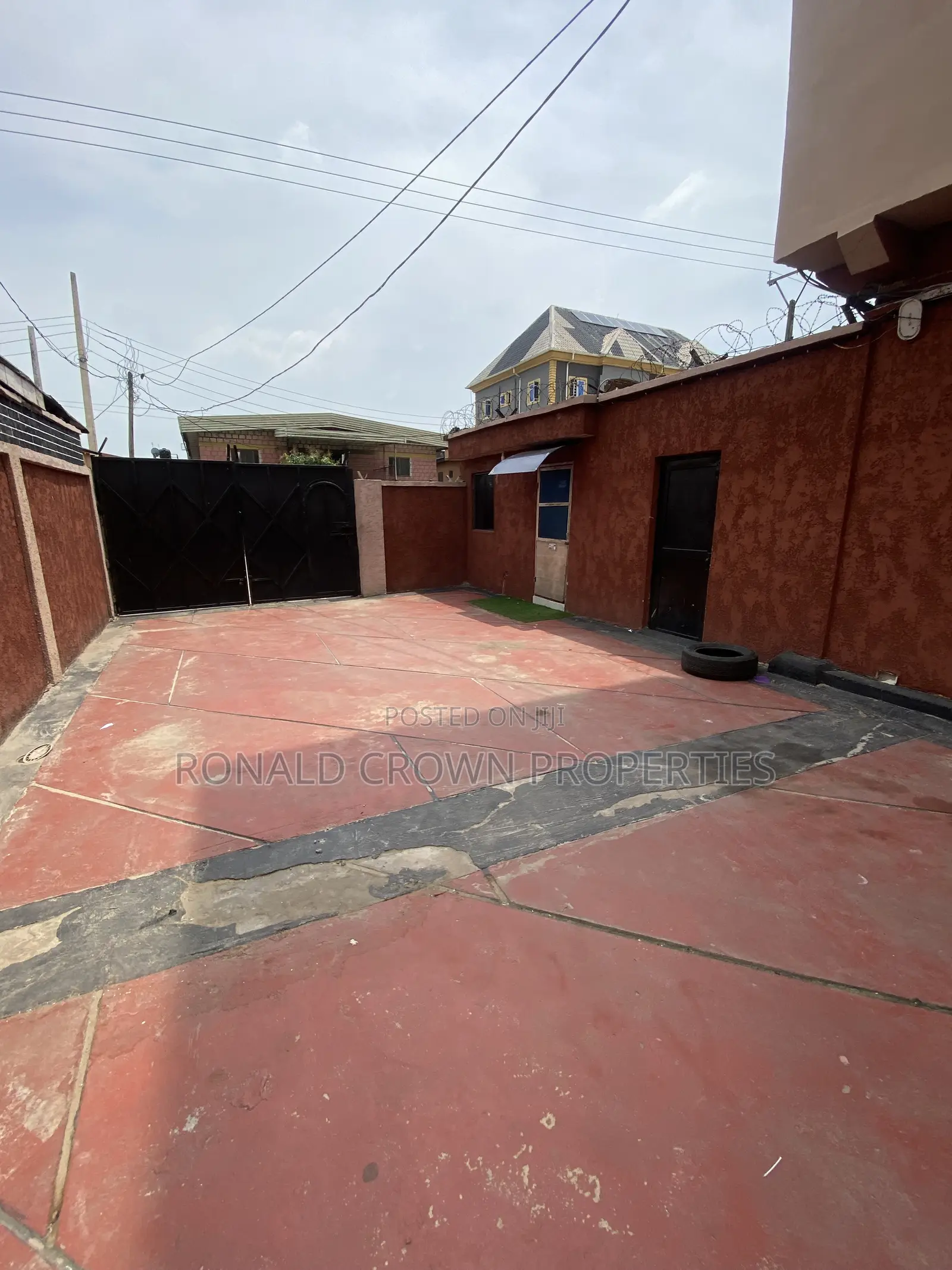 2bdrm Block of Flats in Satellite Town for sale in Satellite Town