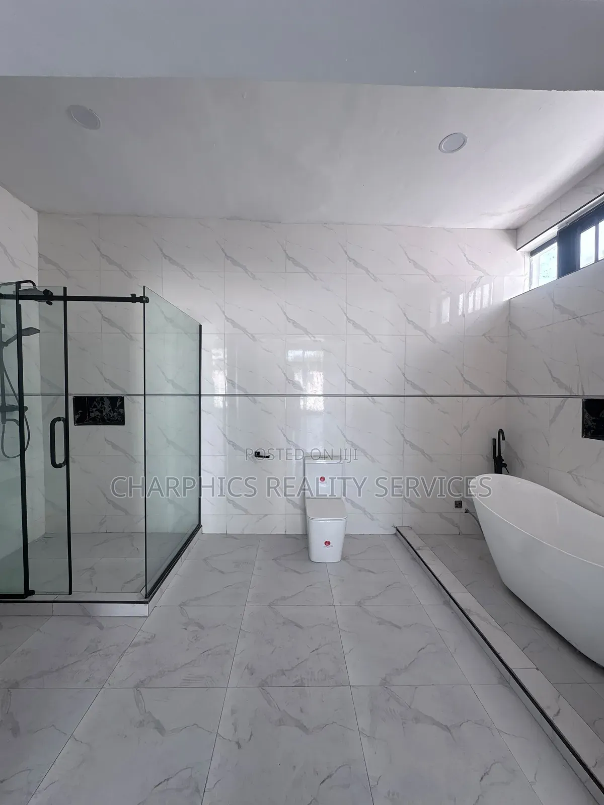 5bdrm Duplex in Chevron for sale in Chevron
