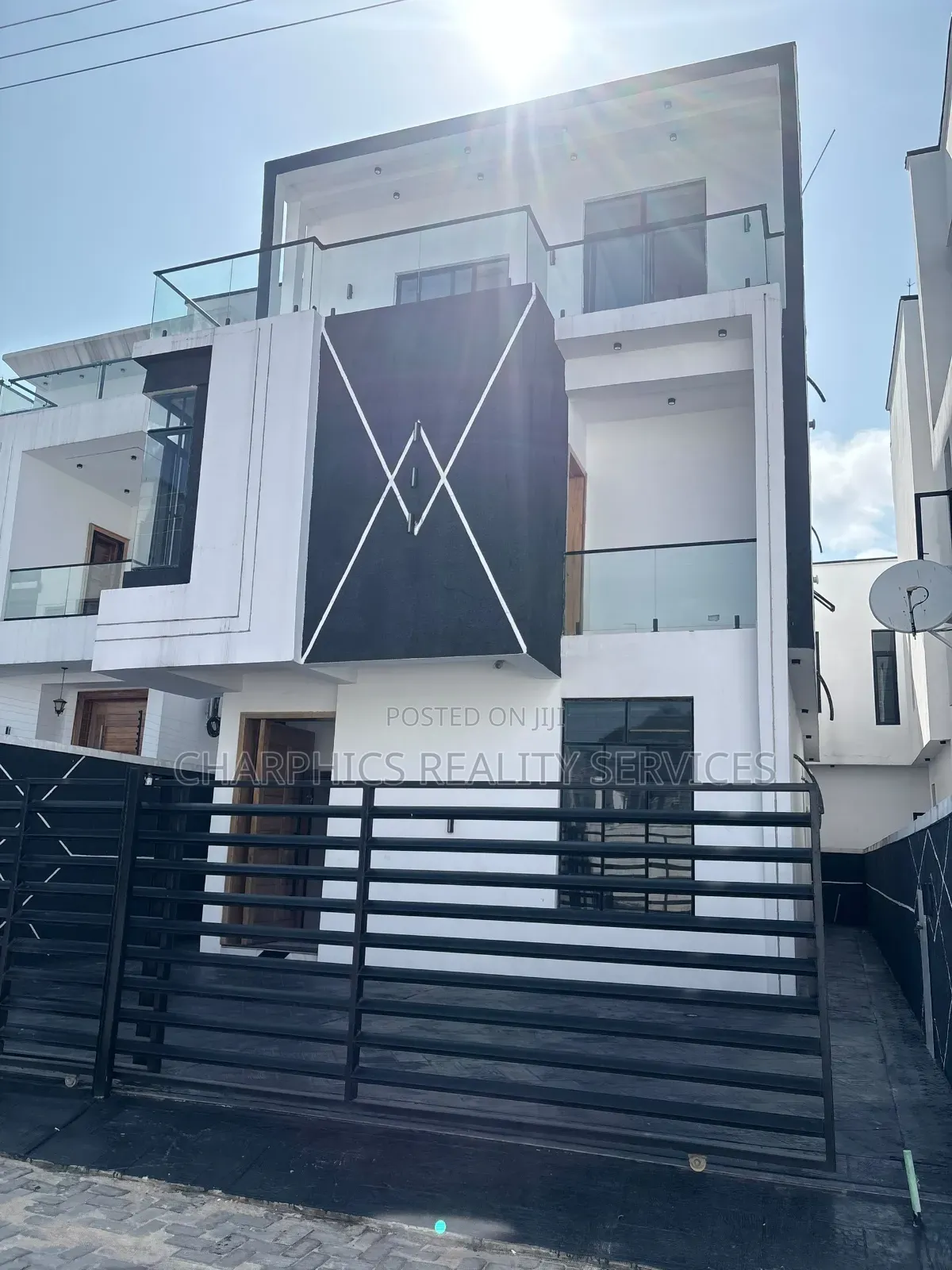 5bdrm Duplex in Chevron for sale in Chevron