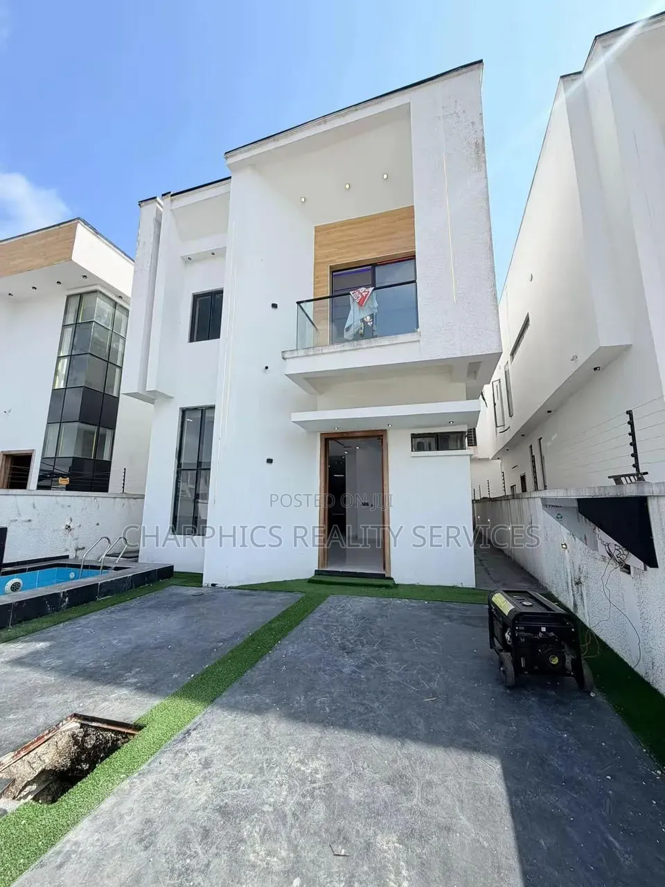 4bdrm Duplex in Chevron for sale in Chevron