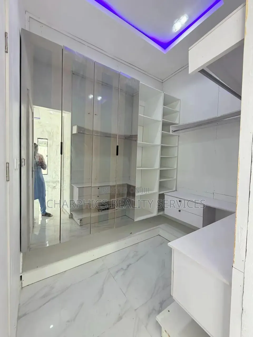 4bdrm Duplex in Chevron for sale in Chevron