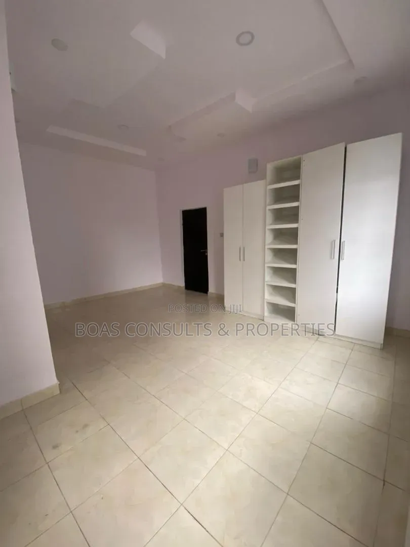 4bdrm Duplex in Ikota for sale in Ikota