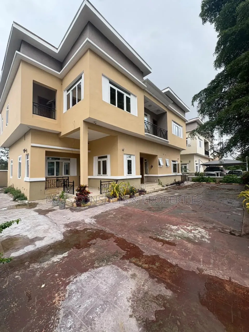 5bdrm Duplex in Lekki County, Ikota for rent in Ikota