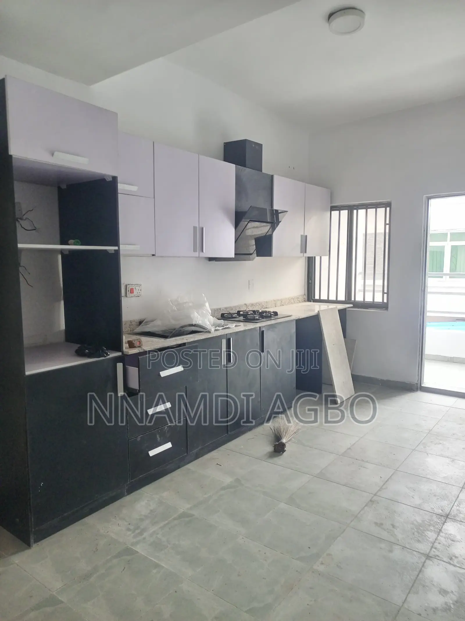 4bdrm Duplex in Chevron for rent in Chevron