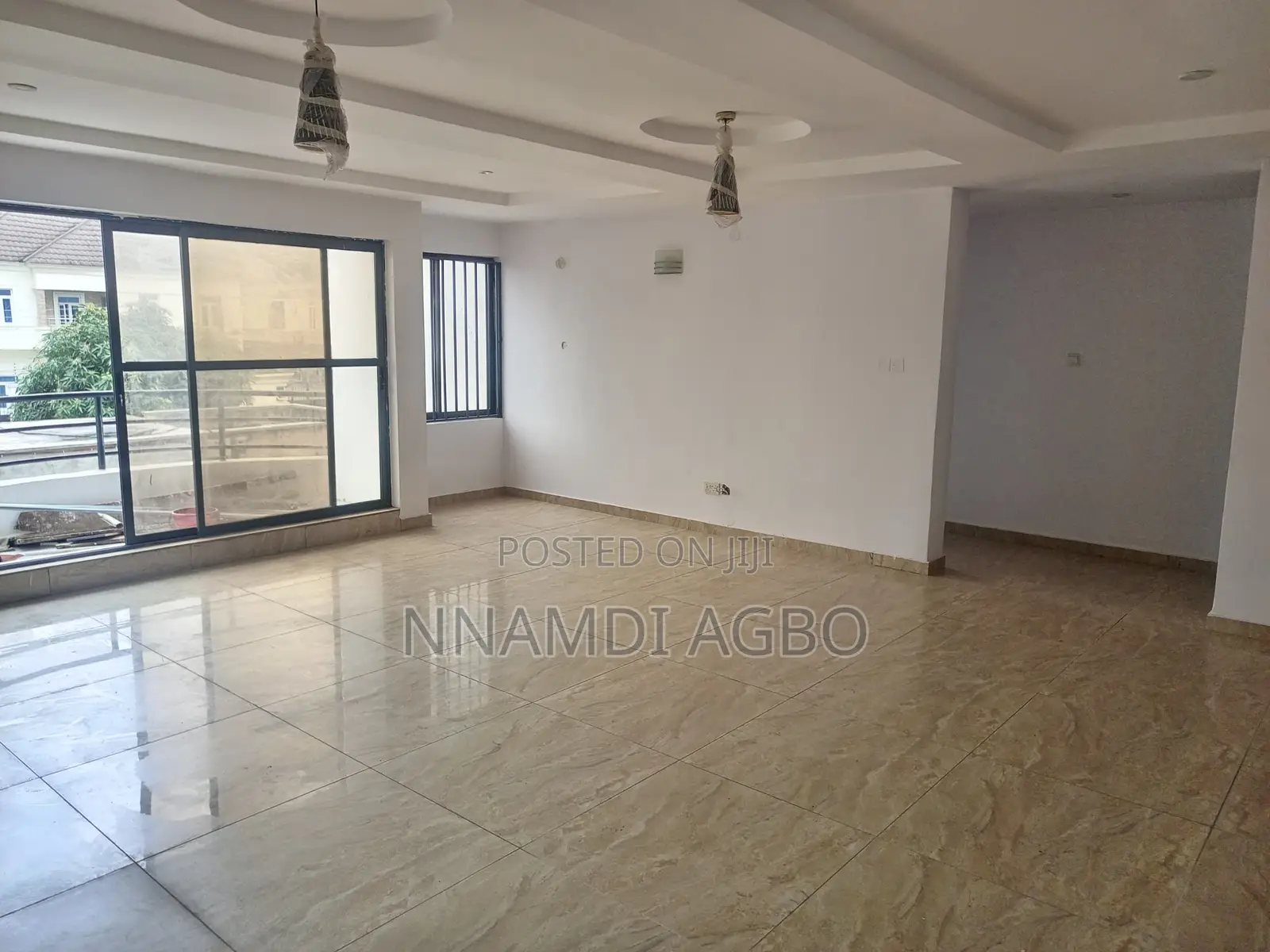 4bdrm Duplex in Chevron for rent in Chevron
