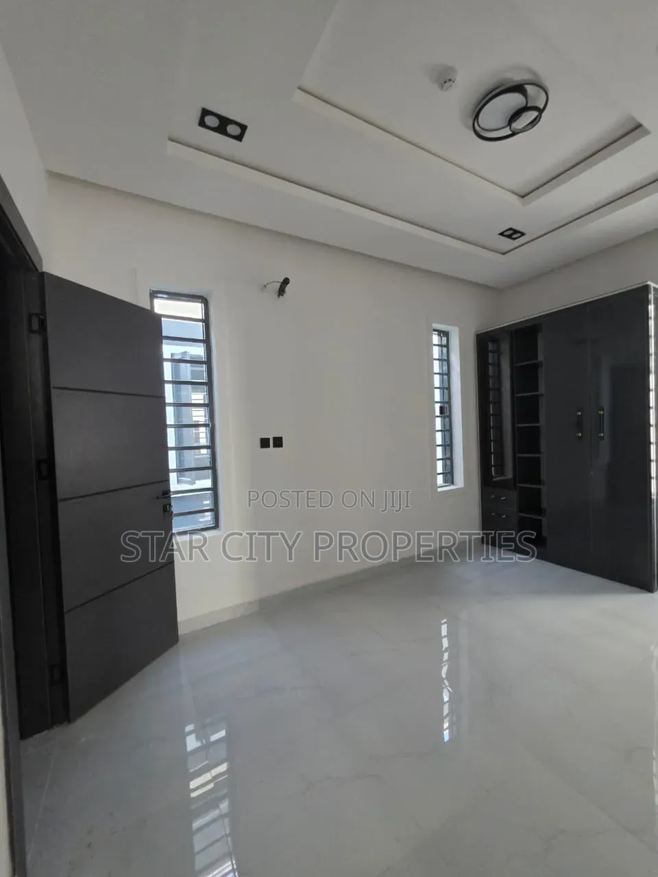 5bdrm Duplex in Omole Phase 2 for sale in Omole Phase 2