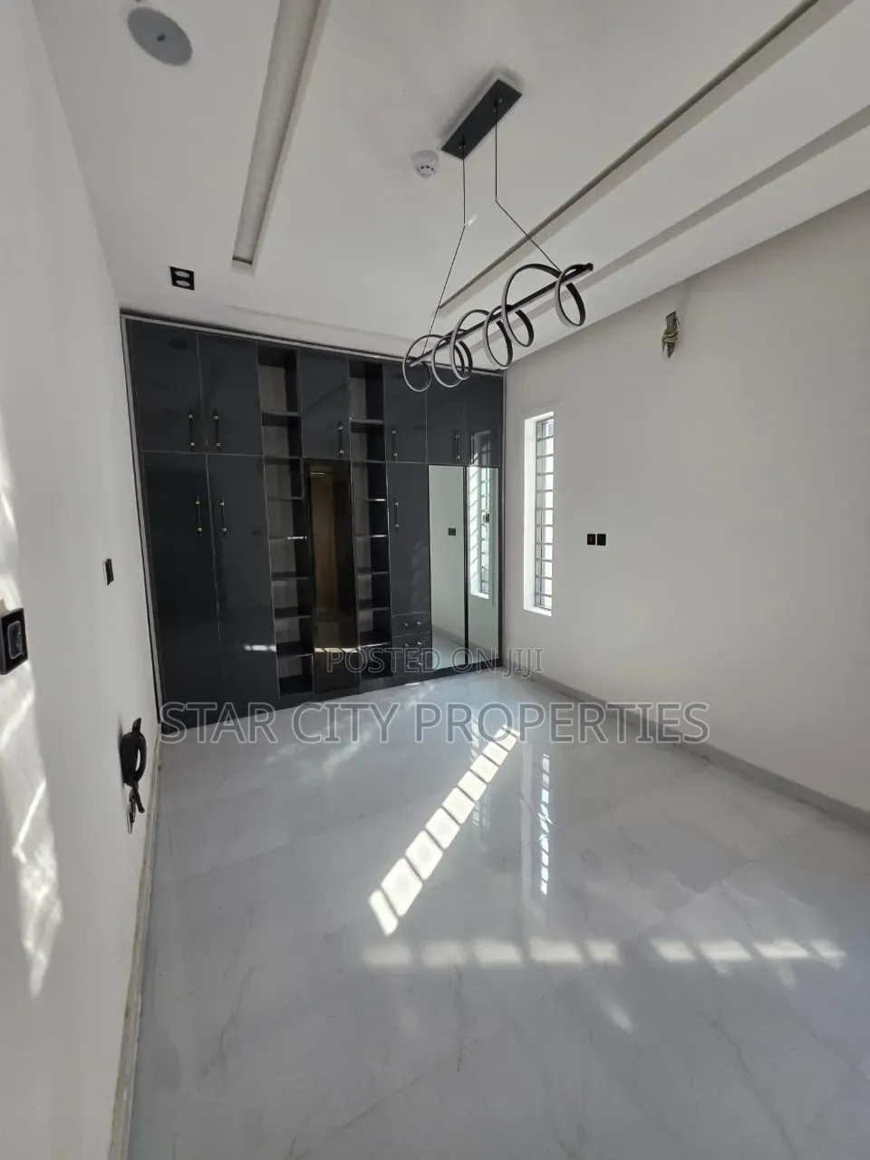 5bdrm Duplex in Omole Phase 2 for sale in Omole Phase 2