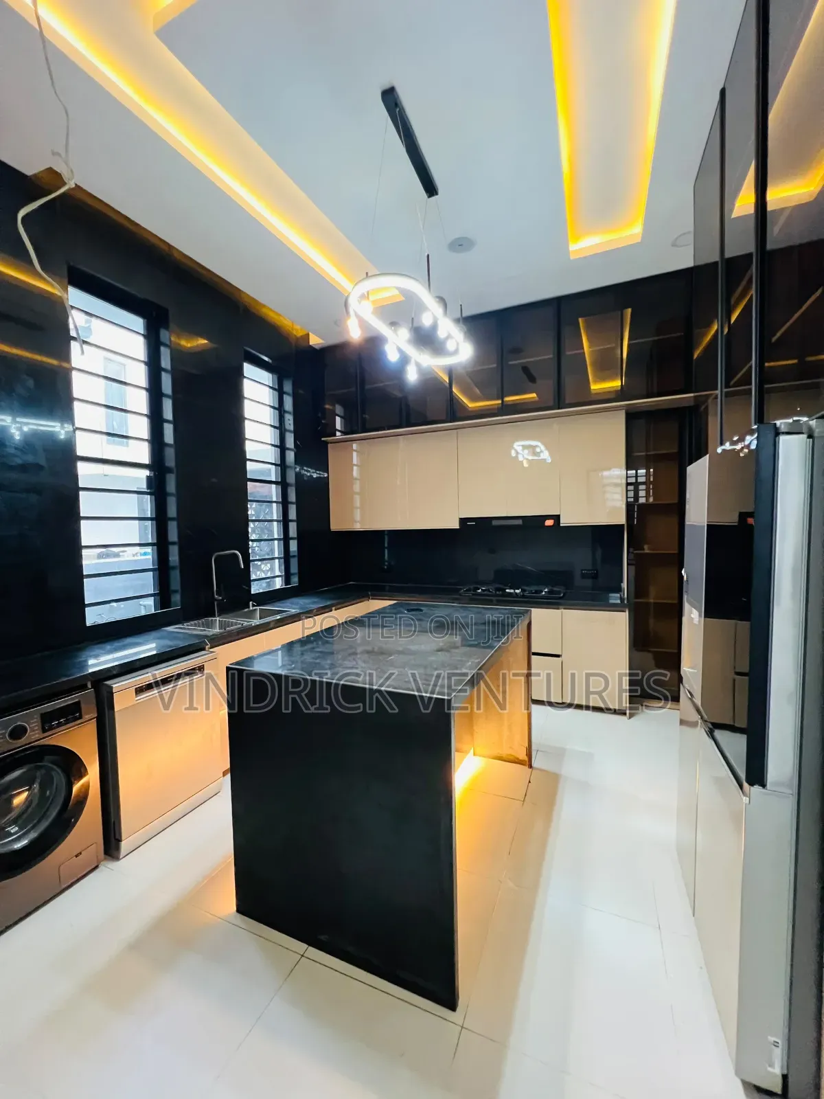 5bdrm Duplex in Megamond Estate By, Lekki Phase 2 for sale in Lekki Phase 2