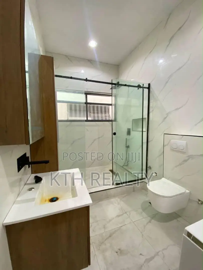 5bdrm Duplex in Ologolo for sale in Ologolo