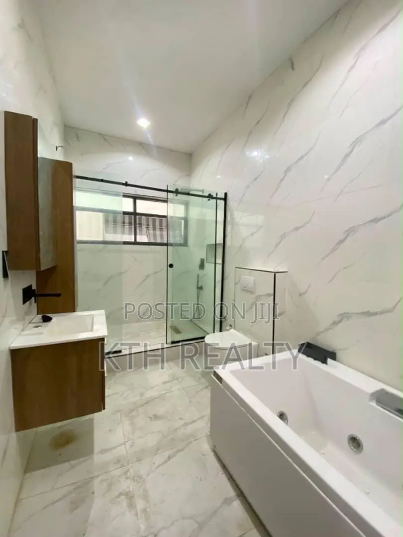 5bdrm Duplex in Ologolo for sale in Ologolo