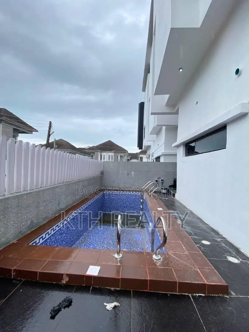 5bdrm Duplex in Ologolo for sale in Ologolo