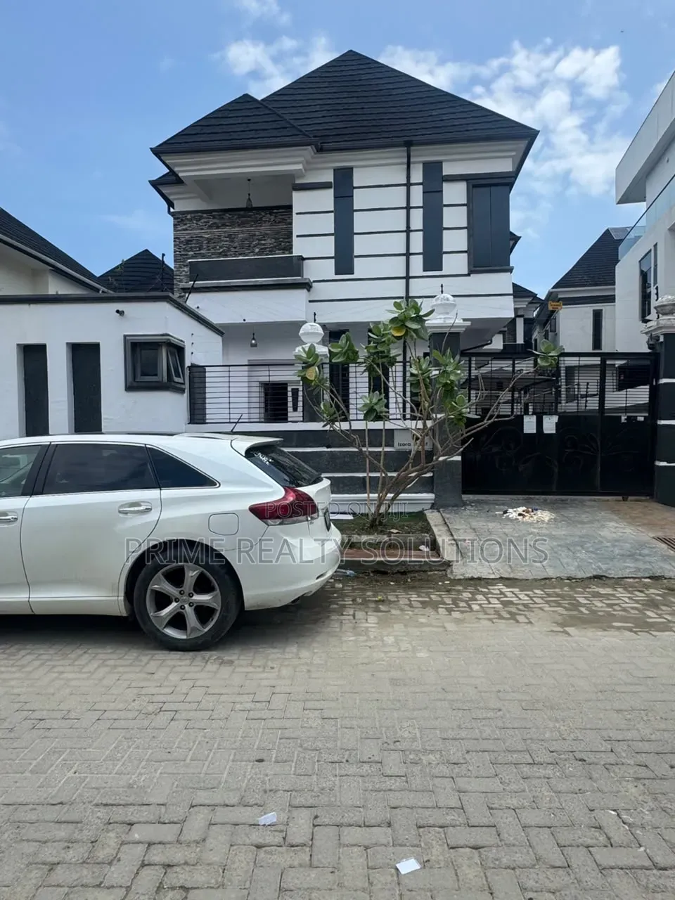 4bdrm Duplex in 𝐈𝐤𝐨𝐭𝐚, Ikota for rent in Ikota