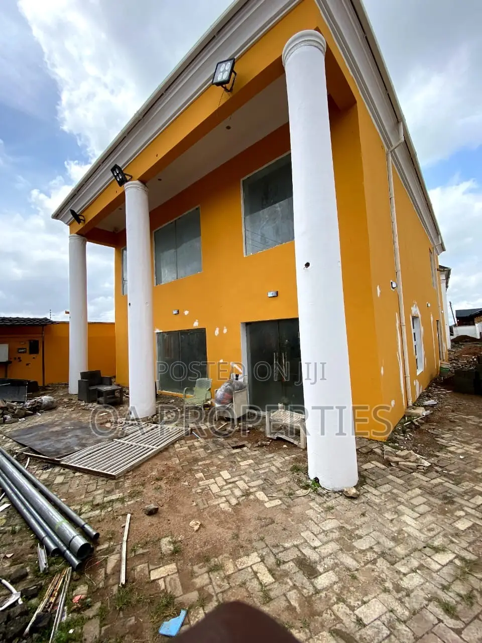 *Newly Built Massive Commercial Building to Let at Eleyele, Ibadan in Ibadan