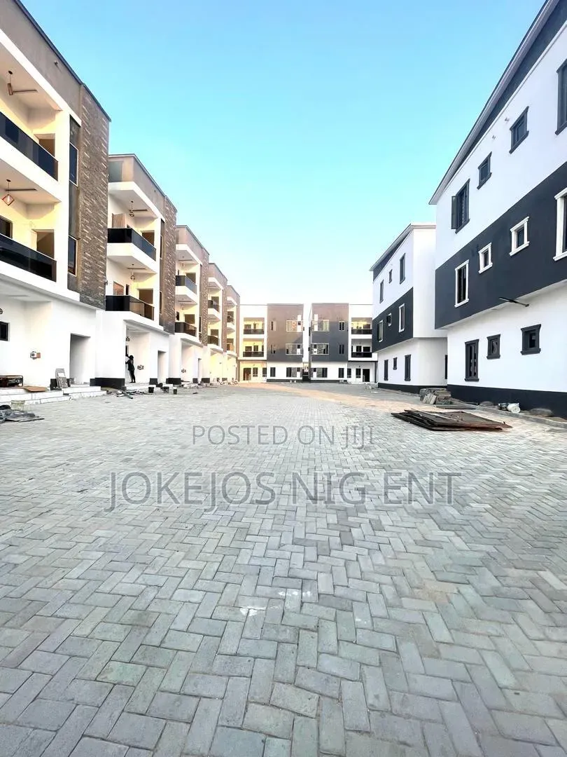 3bdrm Apartment in Mobile Road, Off Lekki-Epe Expressway for sale in Off Lekki-Epe Expressway