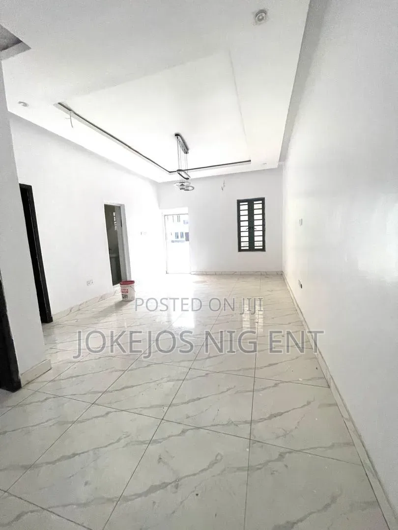3bdrm Apartment in Mobile Road, Off Lekki-Epe Expressway for sale in Off Lekki-Epe Expressway
