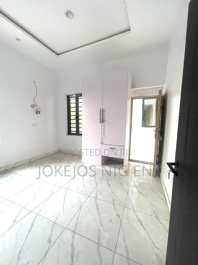 3bdrm Apartment in Mobile Road, Off Lekki-Epe Expressway for sale in Off Lekki-Epe Expressway