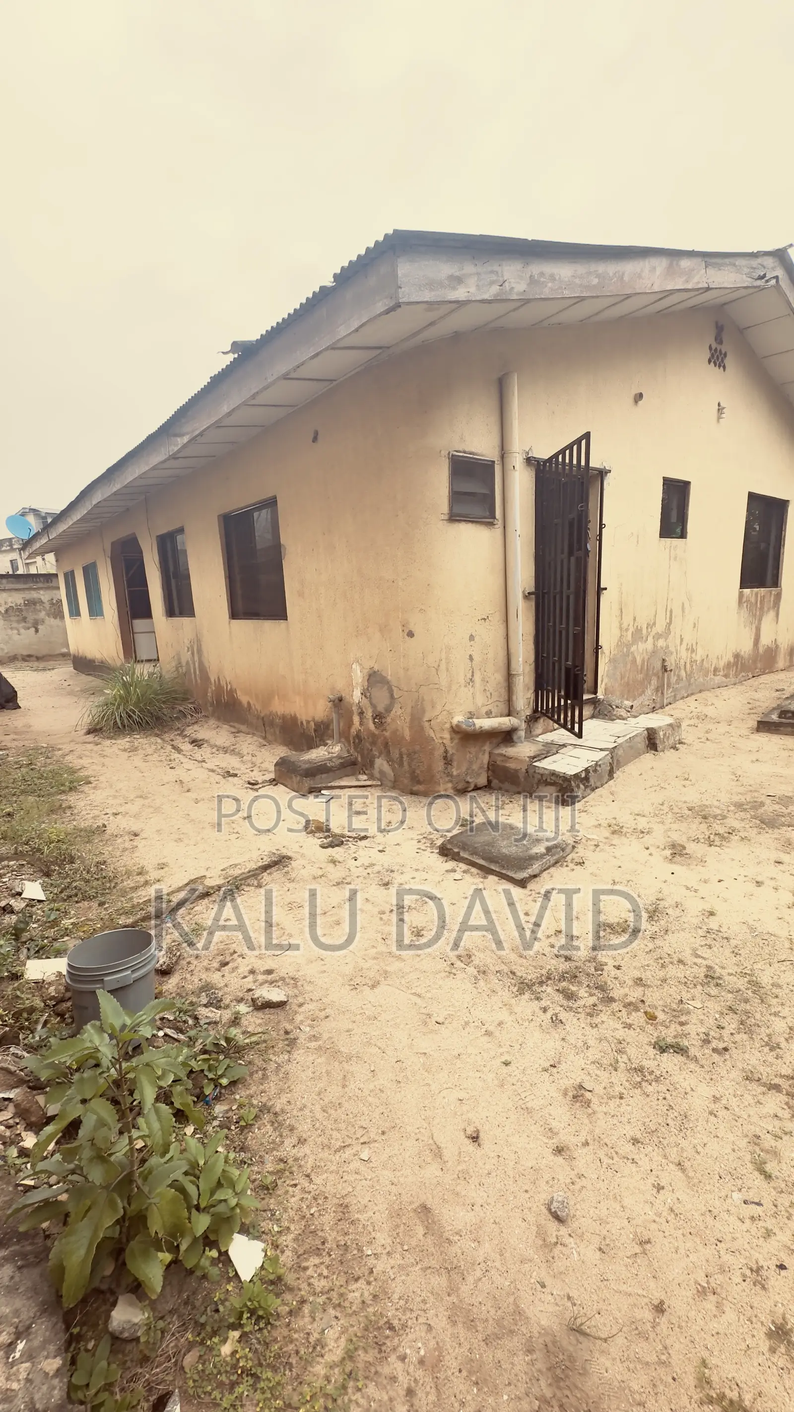 4bdrm Bungalow in Agboworin Street, Okokomaiko for sale in Okokomaiko