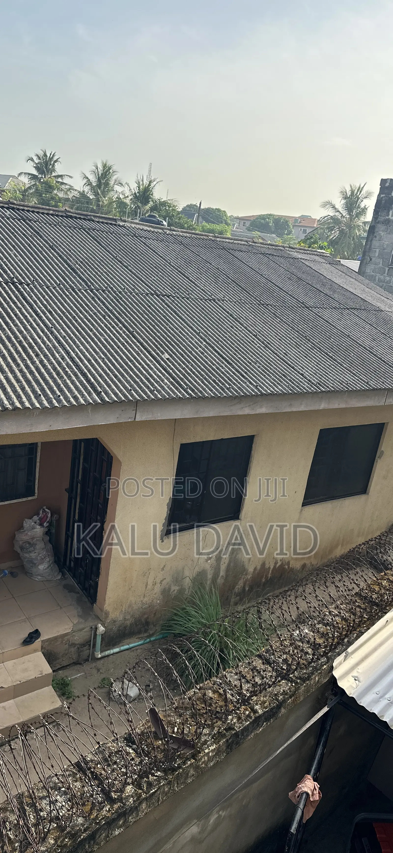 4bdrm Bungalow in Agboworin Street, Okokomaiko for sale in Okokomaiko