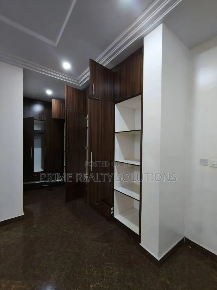 Furnished 3bdrm Townhouse / Terrace in 𝐋𝐄𝐊𝐊𝐈 𝐏𝐇𝐀𝐒𝐄 1, Lekki Phase 1 in Lekki Phase 1